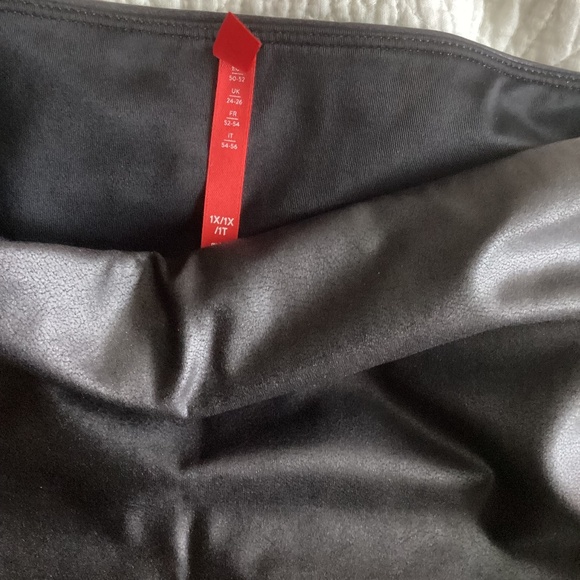 Spanx Faux Leather Legging - Size 1X - Picture 8 of 10